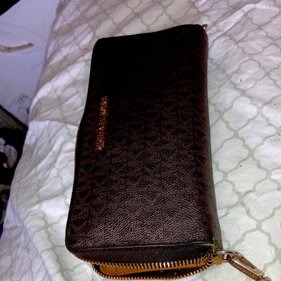 Used Mk woman wallet - Picture 1 of 3